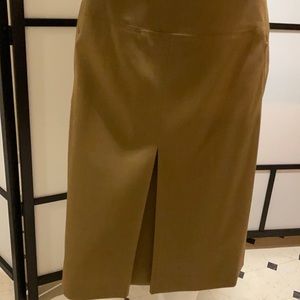 NWT Worth, Honey Gabardine inverted pleat skirt, size 4